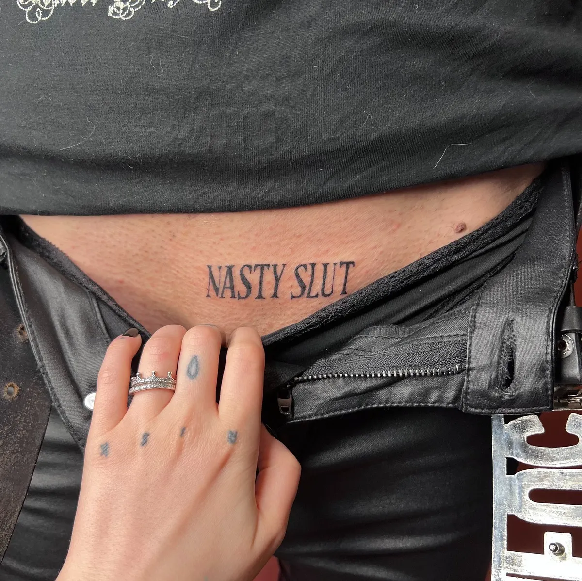 candy_ragequit_tattoo_zürich_039.webp - Image of Candy, Artist at Ragequit Tattoo Piercing Zurich