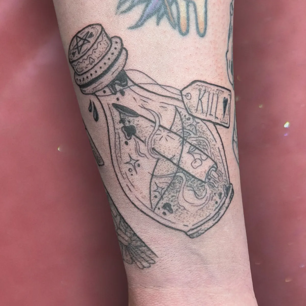 candy_ragequit_tattoo_zürich_055.webp - Image of Candy, Artist at Ragequit Tattoo Piercing Zurich