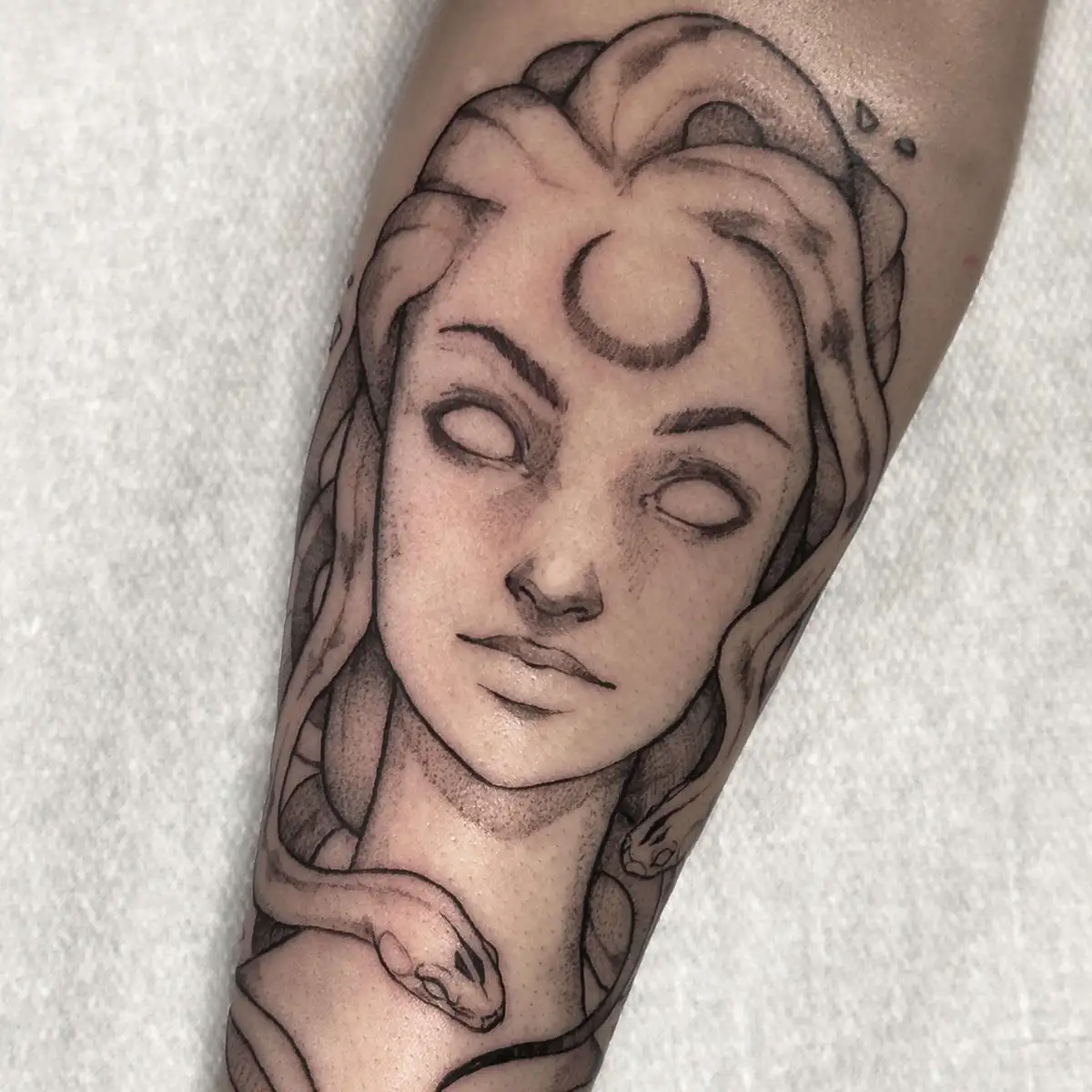 eileen_ragequit_tattoo_zürich_004.webp - Image of Eileen, Artist at Ragequit Tattoo Piercing Zurich