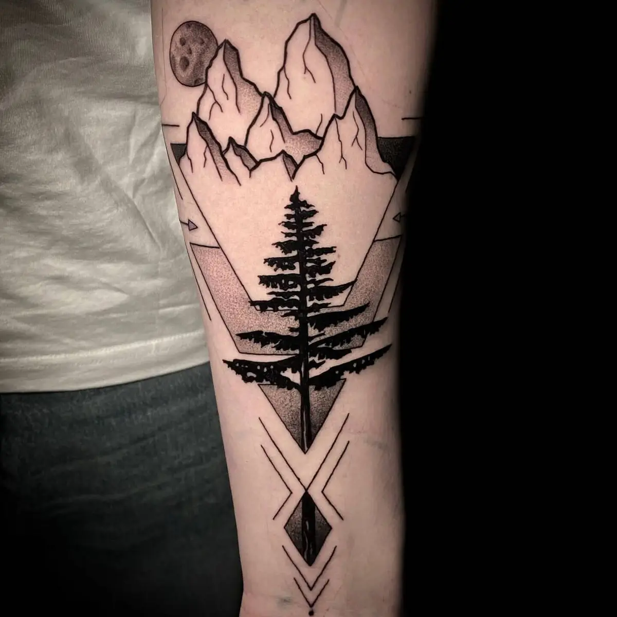 luna_ragequit_tattoo_zürich_010.webp - Image of Luna, Artist at Ragequit Tattoo Piercing Zurich