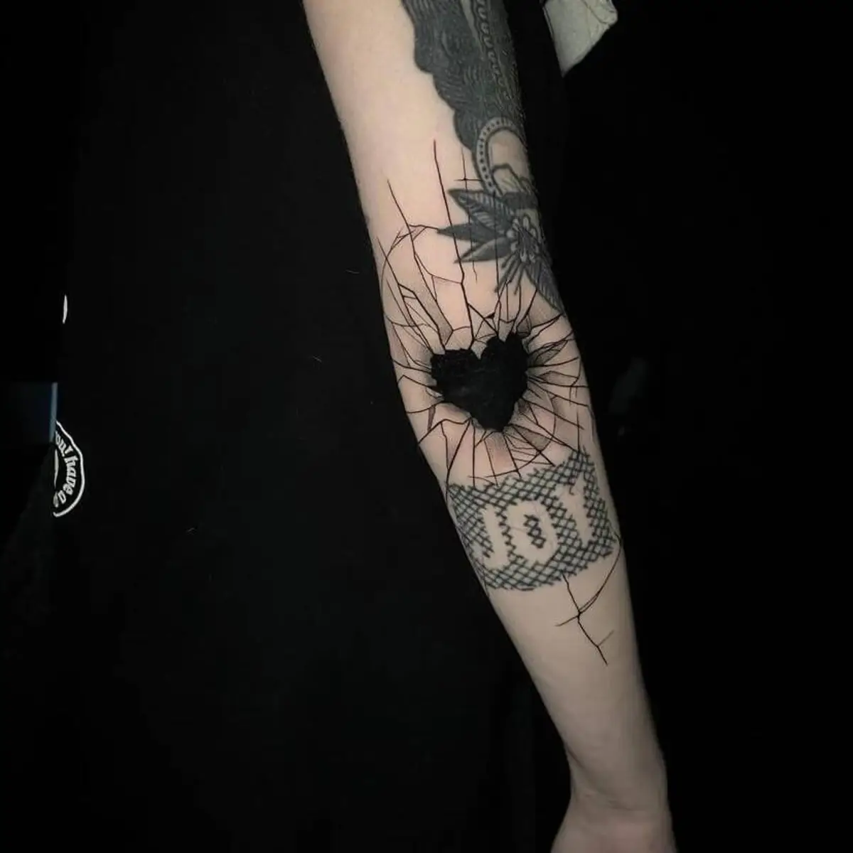 luna_ragequit_tattoo_zürich_018.webp - Image of Luna, Artist at Ragequit Tattoo Piercing Zurich