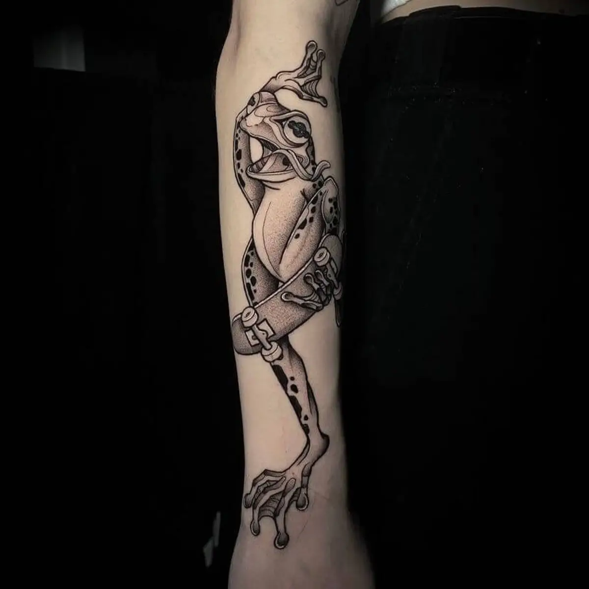 luna_ragequit_tattoo_zürich_019.webp - Image of Luna, Artist at Ragequit Tattoo Piercing Zurich