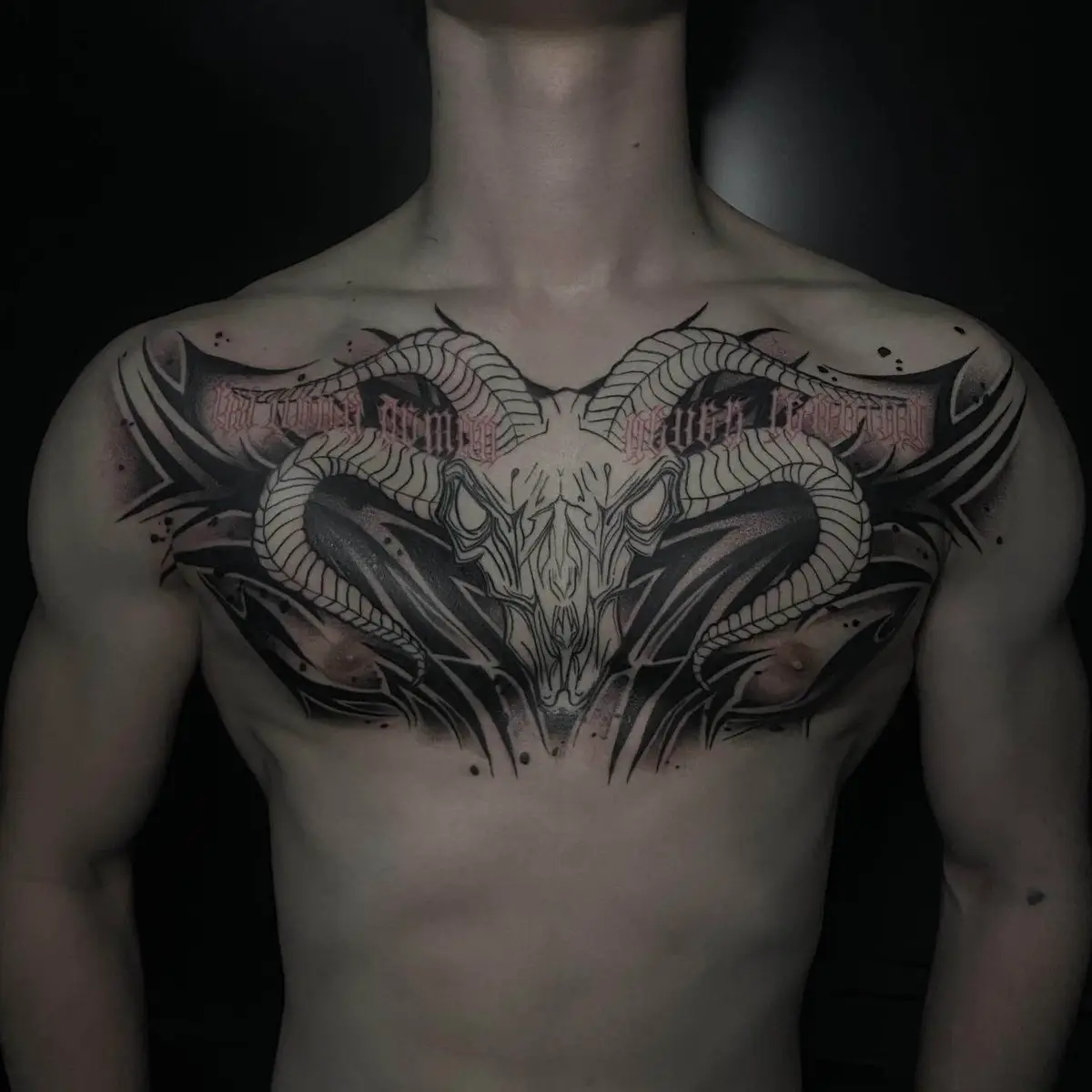 luna_ragequit_tattoo_zürich_021.webp - Image of Luna, Artist at Ragequit Tattoo Piercing Zurich