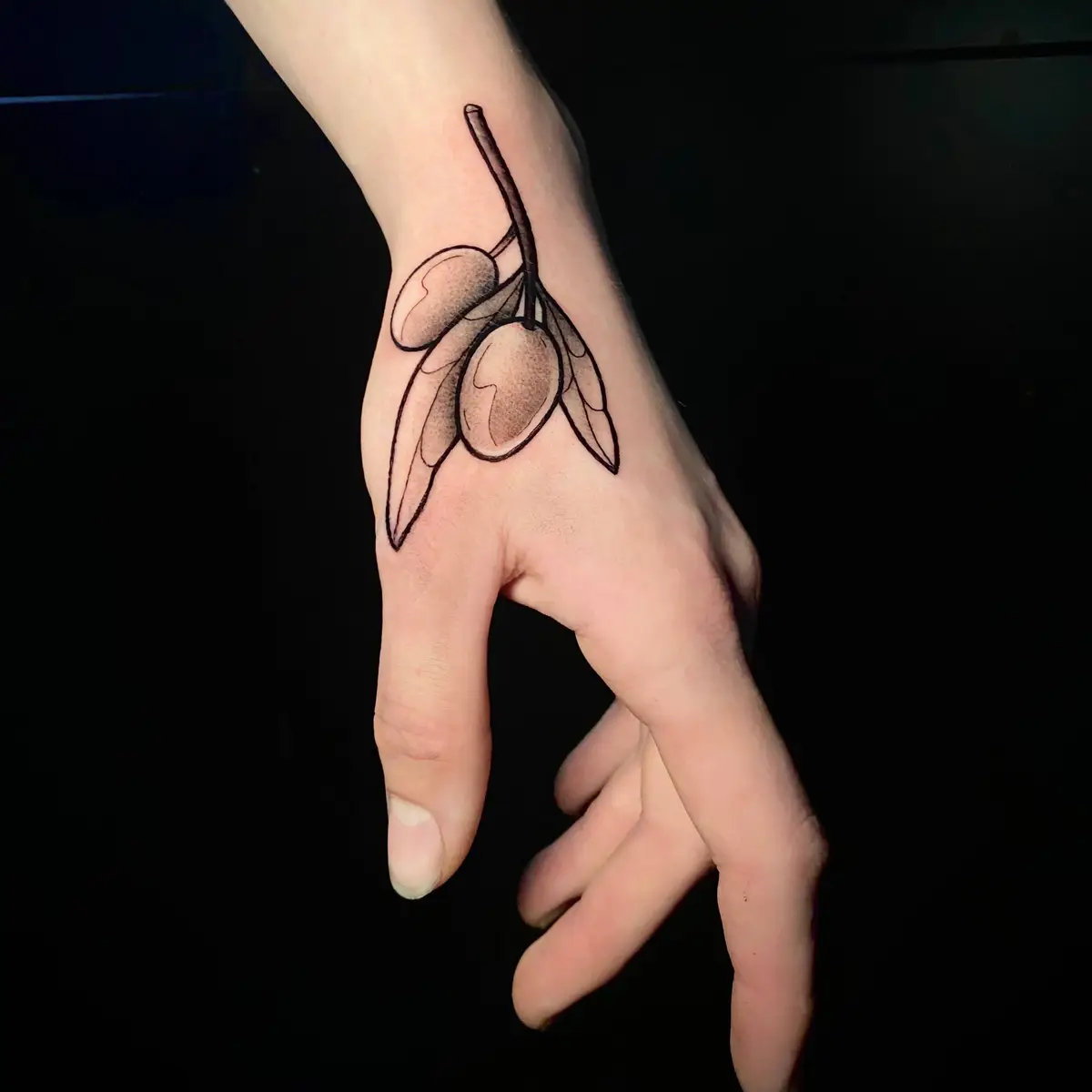 luna_ragequit_tattoo_zürich_024.webp - Image of Luna, Artist at Ragequit Tattoo Piercing Zurich