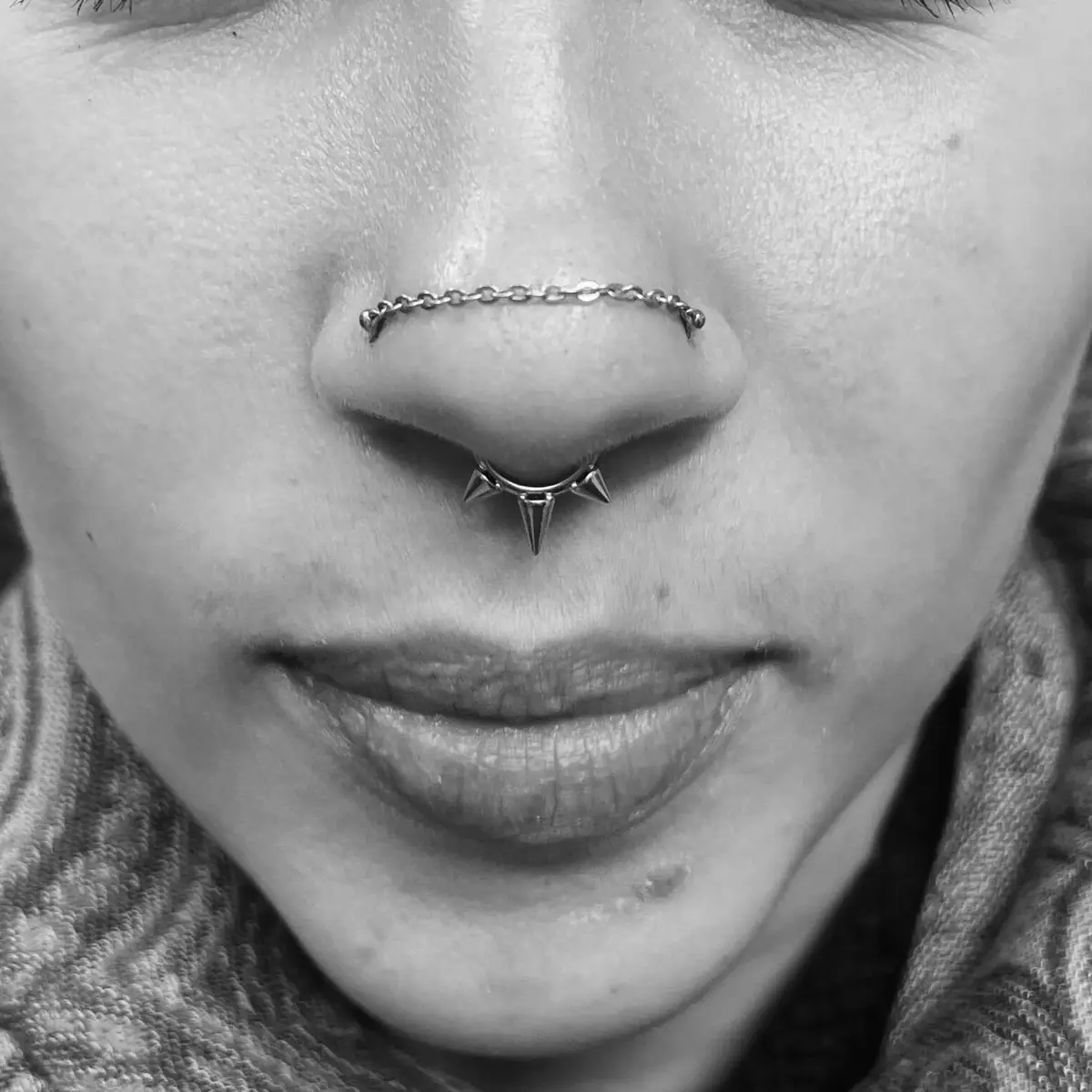 nina_ragequit_piercing_zürich_006.webp - Image of Nina, Artist at Ragequit Tattoo Piercing Zurich