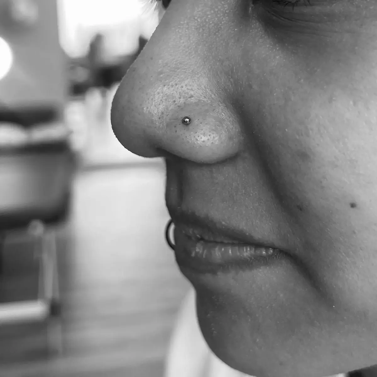 nina_ragequit_piercing_zürich_022.webp - Image of Nina, Artist at Ragequit Tattoo Piercing Zurich