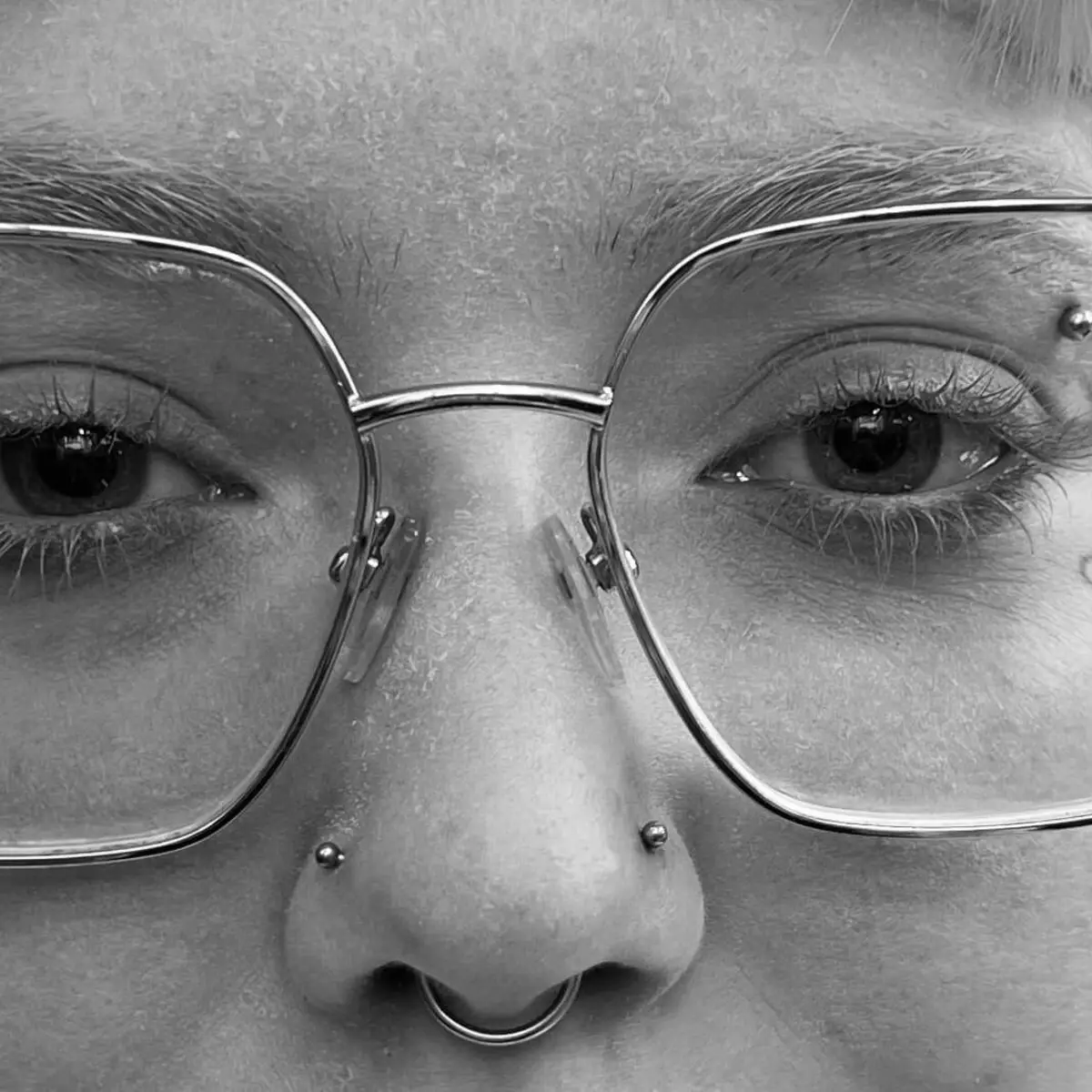 nina_ragequit_piercing_zürich_026.webp - Image of Nina, Artist at Ragequit Tattoo Piercing Zurich