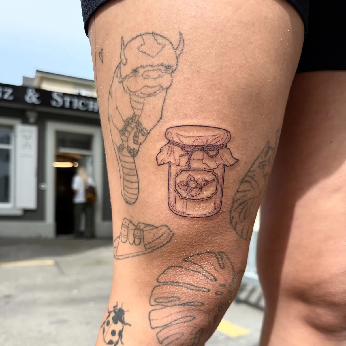 vany_ragequit_tattoo_zürich_021.webp - Image of Vany, Artist at Ragequit Tattoo Piercing Zurich