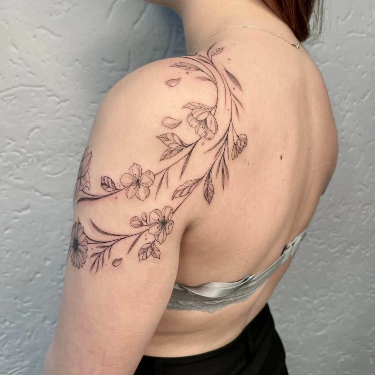 vany_ragequit_tattoo_zürich_025.webp - Image of Vany, Artist at Ragequit Tattoo Piercing Zurich