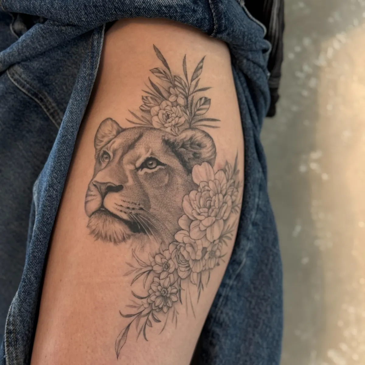 vany_ragequit_tattoo_zürich_026.webp - Image of Vany, Artist at Ragequit Tattoo Piercing Zurich