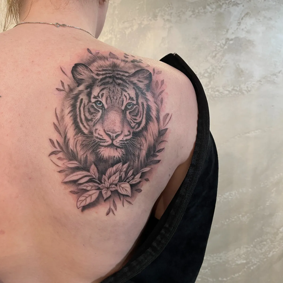 vany_ragequit_tattoo_zürich_033.webp - Image of Vany, Artist at Ragequit Tattoo Piercing Zurich