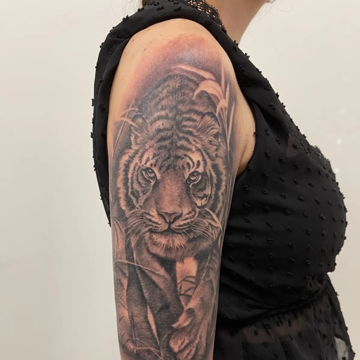 vany_ragequit_tattoo_zürich_034.webp - Image of Vany, Artist at Ragequit Tattoo Piercing Zurich